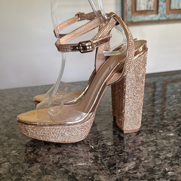 Olivia Ferguson Gold Chunky Platform Heels with Shimmering Straps 8 - Picture 8 of 16